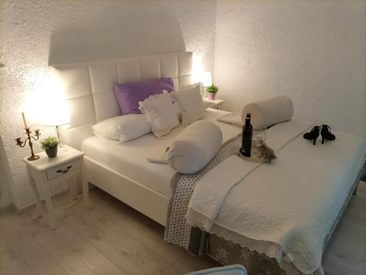 Apartment Jozefina โปเรช ภายนอก รูปภาพ