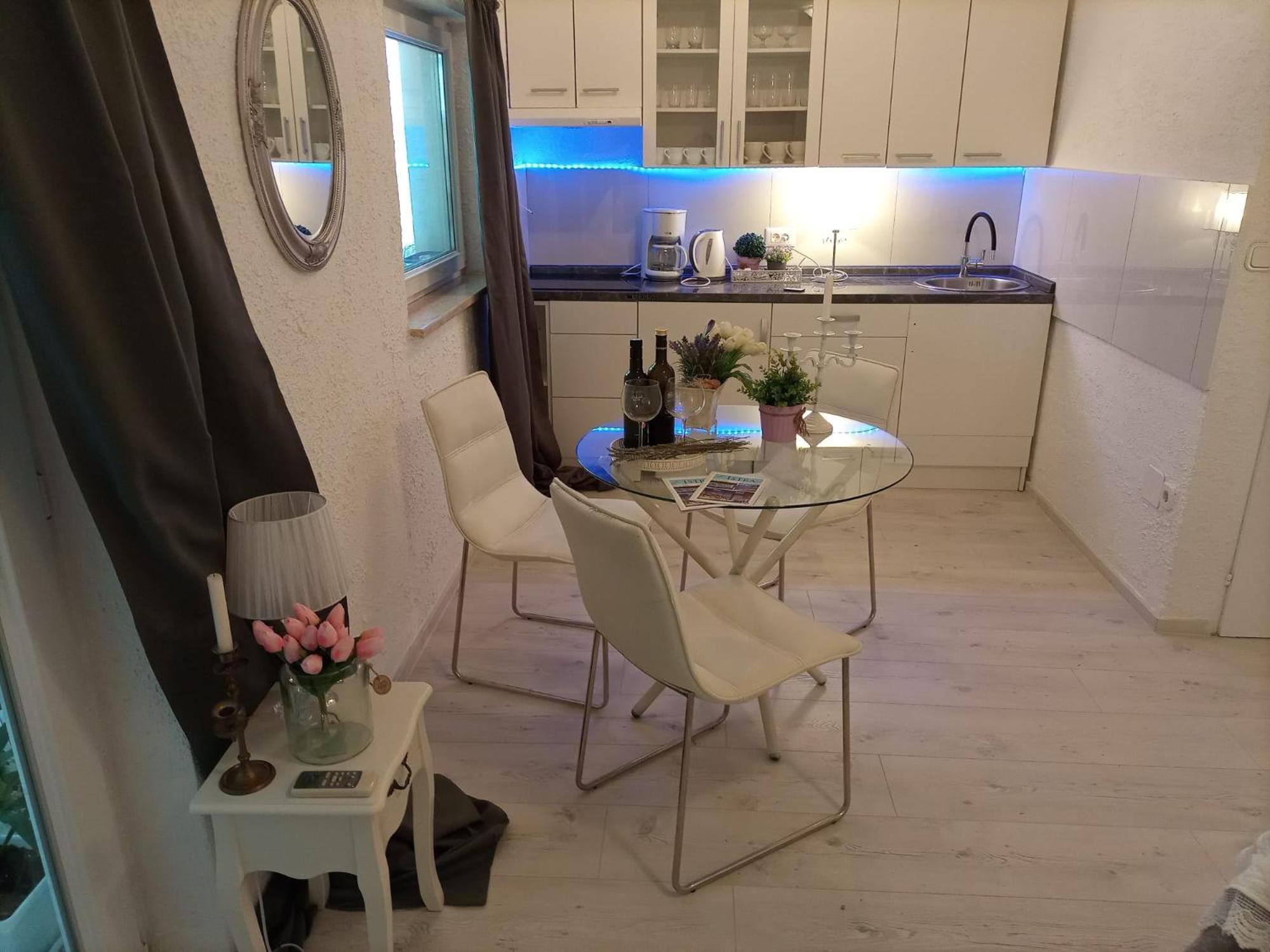 Apartment Jozefina โปเรช ภายนอก รูปภาพ