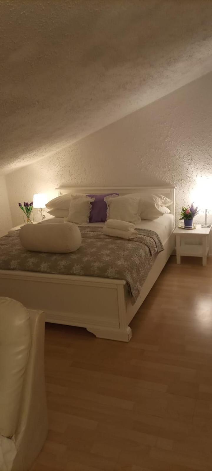 Apartment Jozefina โปเรช ภายนอก รูปภาพ